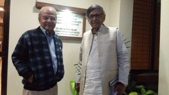 আবদুল্লাহ আবু সৈয়দ এবং অমরেন্দ্র চক্রবর্তী 
With Abdullah abu Sayed 